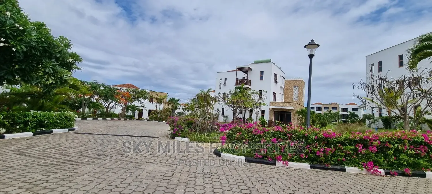 Sultan, Kikambala - 3-Bedroom Townhouse/Terrace Available for Rent in Kikambala