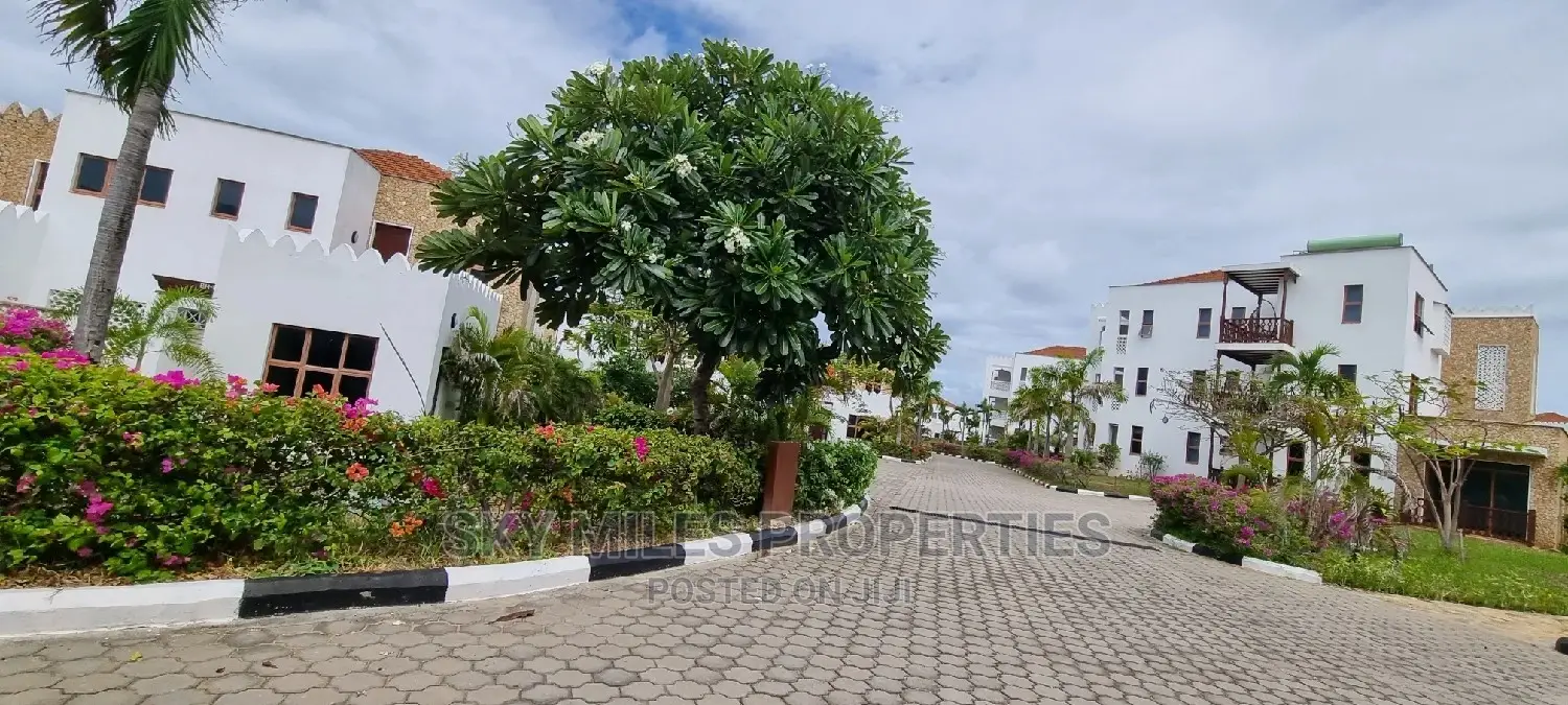 Sultan, Kikambala - 3-Bedroom Townhouse/Terrace Available for Rent in Kikambala