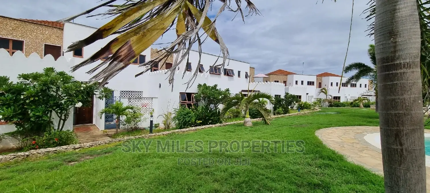 Sultan, Kikambala - 3-Bedroom Townhouse/Terrace Available for Rent in Kikambala