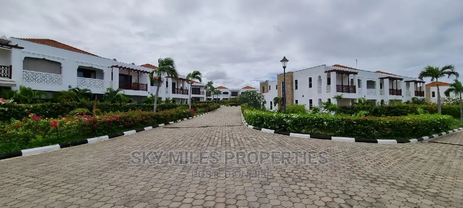 Sultan, Kikambala - 3-Bedroom Townhouse/Terrace Available for Rent in Kikambala