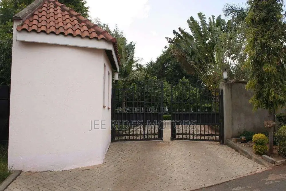 7-Bedroom House in Sought-After Nyari, Nairobi for Sale in Nairobi Central