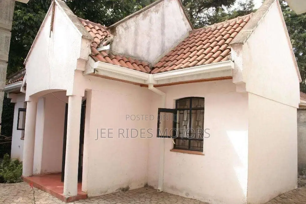 7-Bedroom House in Sought-After Nyari, Nairobi for Sale in Nairobi Central