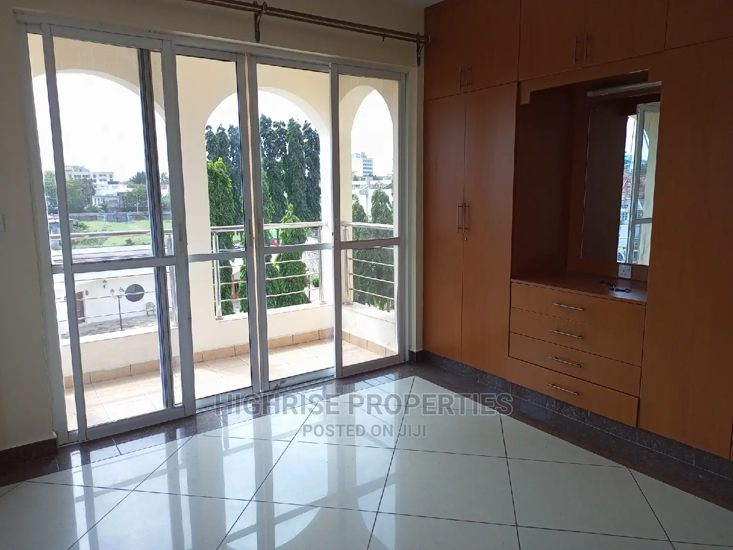 3bdrm Apartment in Kizingo for Rent in Kizingo