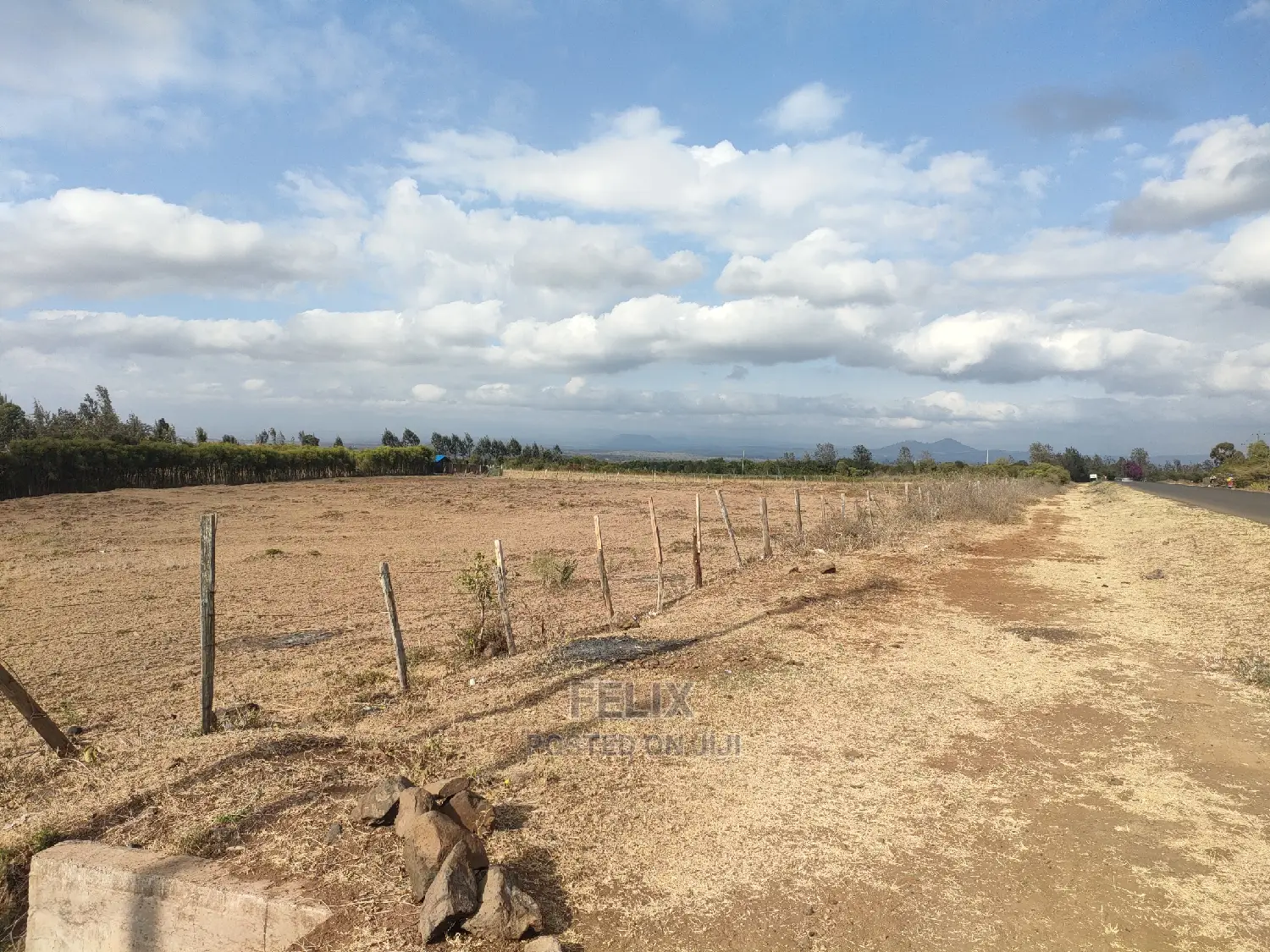 Chaka 2.5 Acres Main Tarmcac Honi/Brookside Road in Kieni