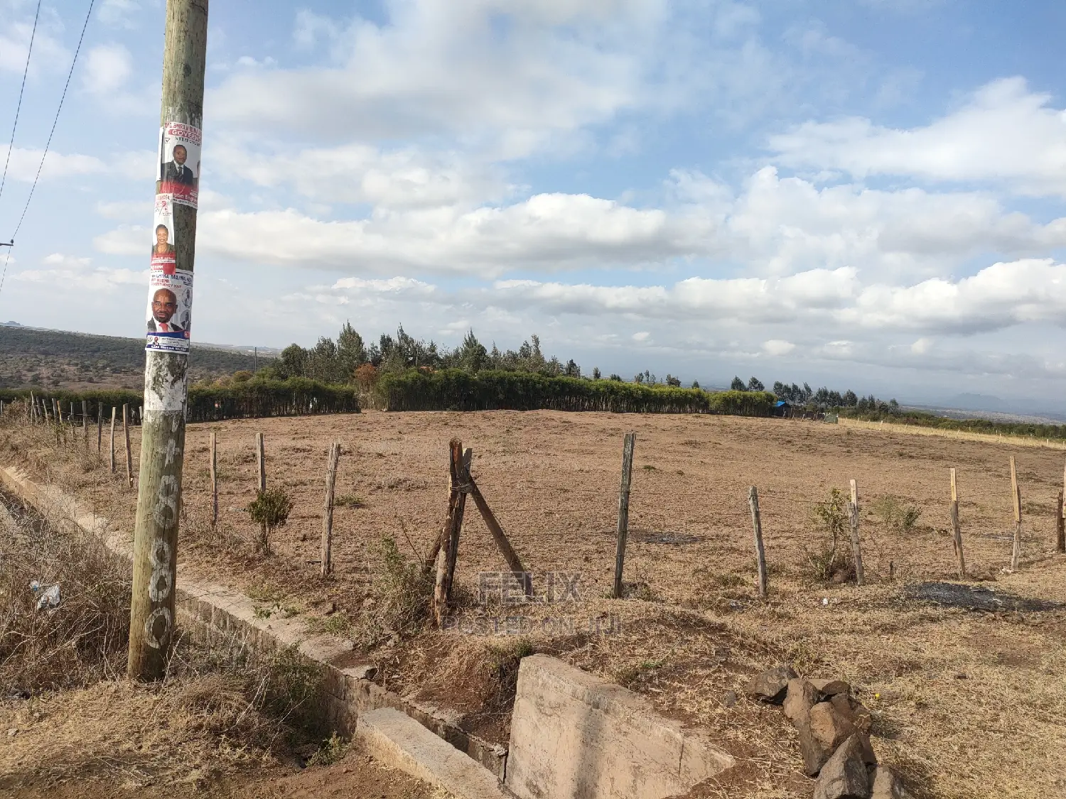 Chaka 2.5 Acres Main Tarmcac Honi/Brookside Road in Kieni