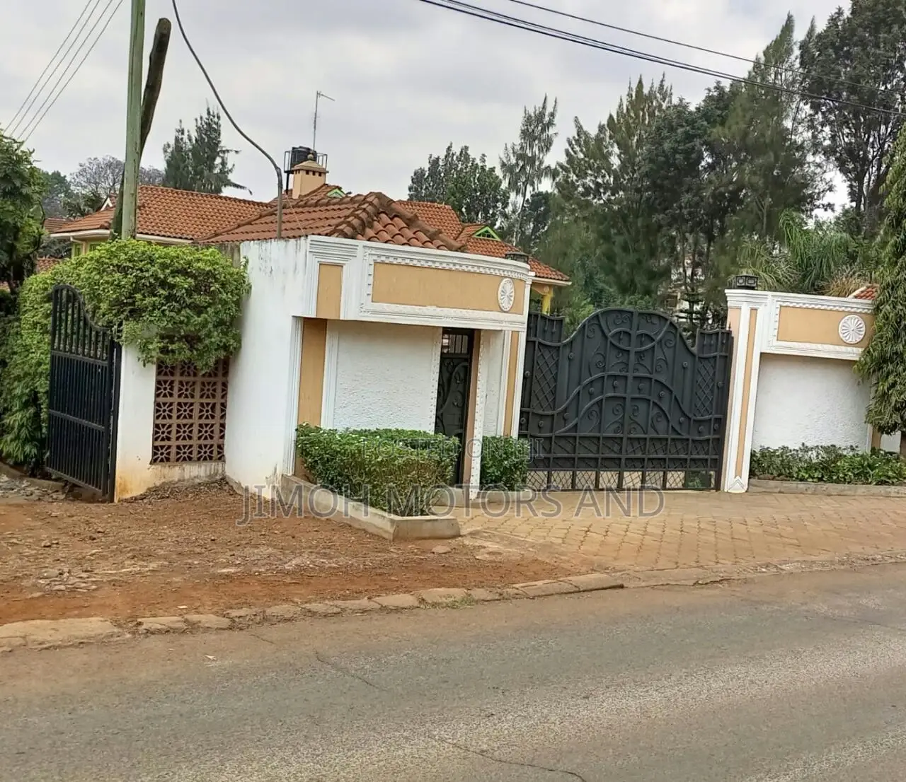 7-Bedroom Bungalow in Prestigious Runda, Parklands/Highridge - For Immediate Sale in Parklands/Highridge