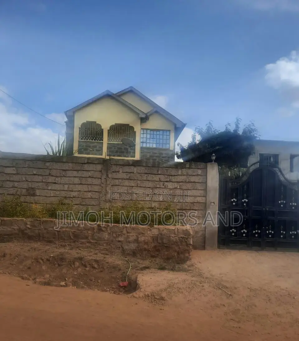 Sale: 4-Bedroom Bungalow in Sought-After Parklands/Highridge in Parklands/Highridge