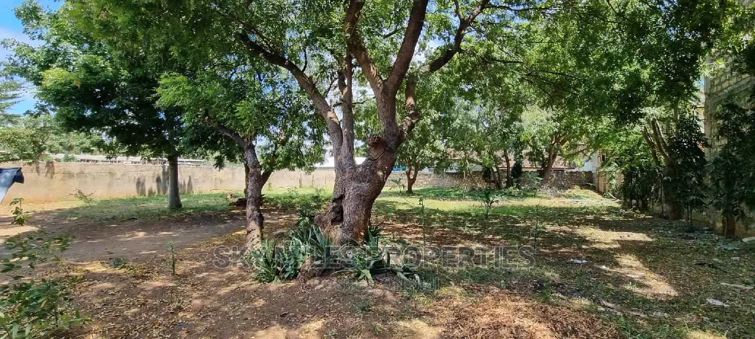Mtwapa Posta Quarter Land: Wall Fenced and Ready for Sale in Mtwapa