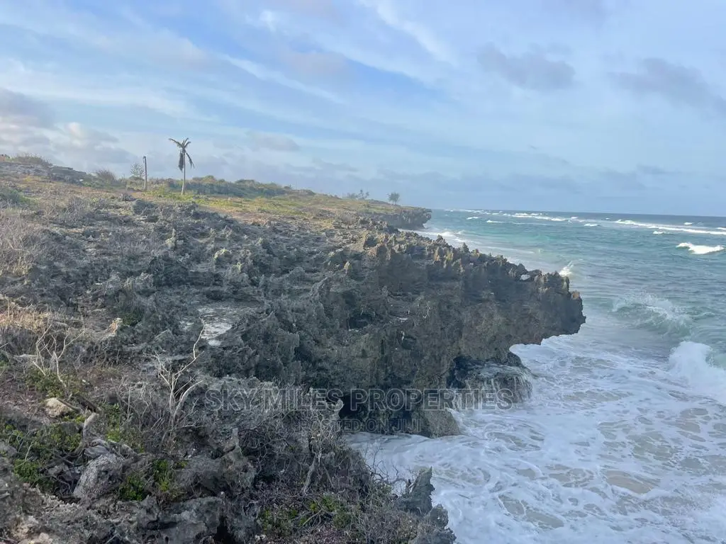 Kilifi Beach Plot - 6 Acres - Invest in Your Tropical Paradise Today! in Kilifi Town