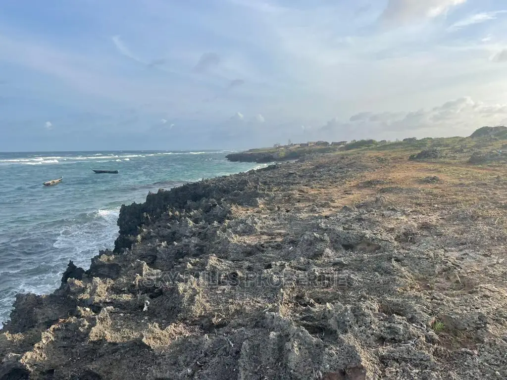 Kilifi Beach Plot - 6 Acres - Invest in Your Tropical Paradise Today! in Kilifi Town