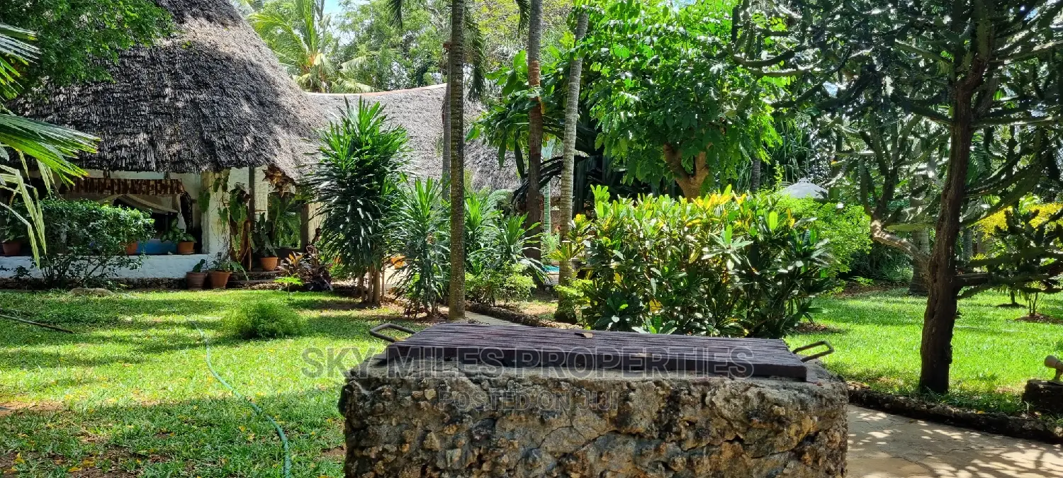 Holiday Getaway: Spacious 3-Bedroom Compound Cottage in Mtwapa