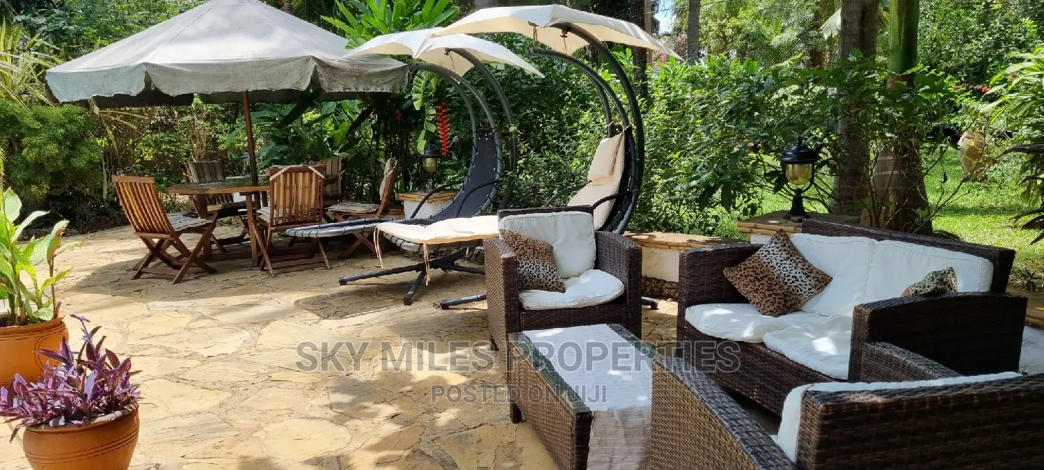 Holiday Getaway: Spacious 3-Bedroom Compound Cottage in Mtwapa
