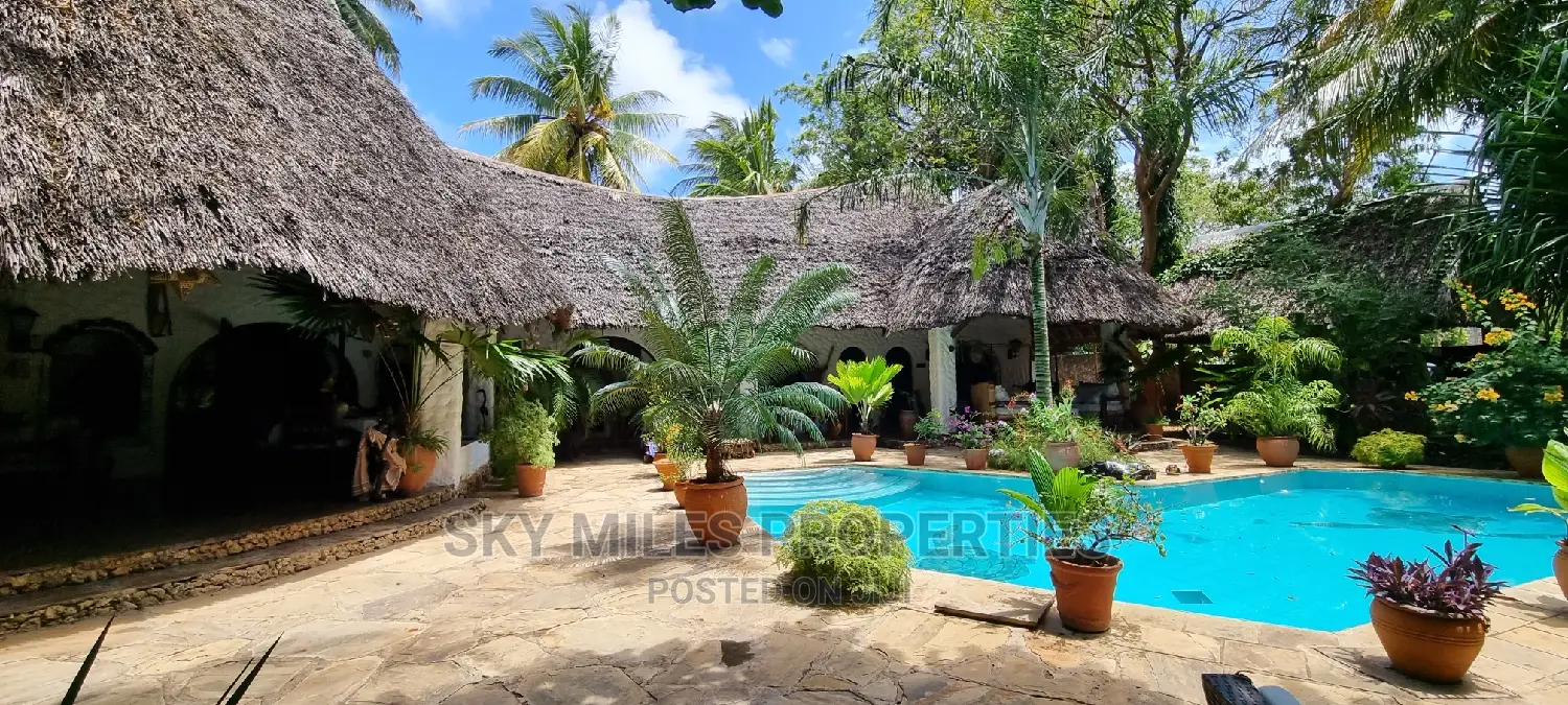 Holiday Getaway: Spacious 3-Bedroom Compound Cottage in Mtwapa