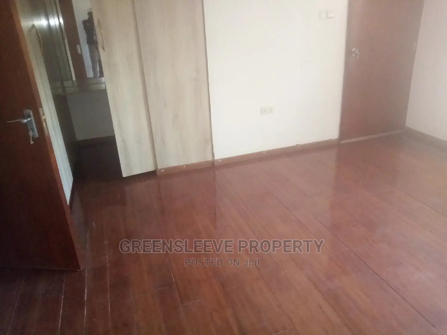 6bdrm Townhouse/Terrace in Kisembe, Hardy for sale in Hardy