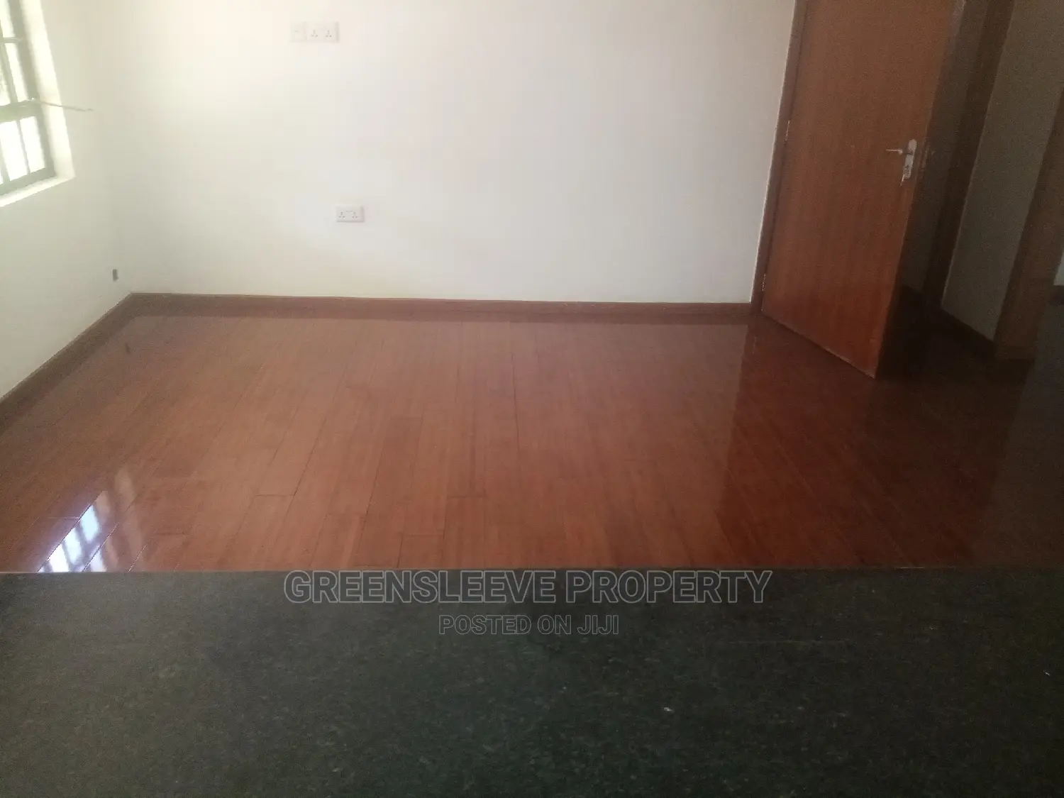 6bdrm Townhouse/Terrace in Kisembe, Hardy for sale in Hardy