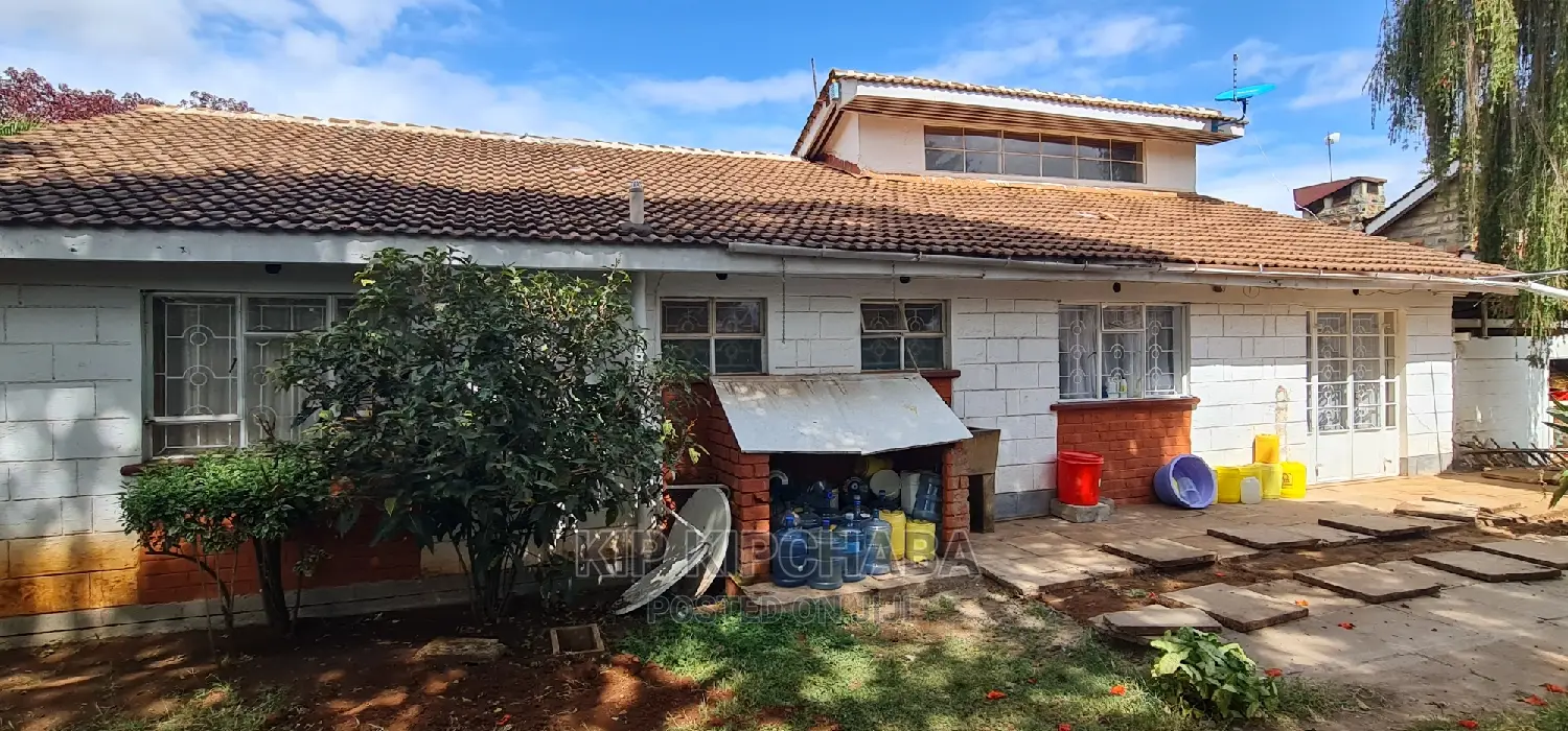 Modern 8-Bedroom Bungalow in Pioneer: Your Dream Home Awaits in Pioneer Estate