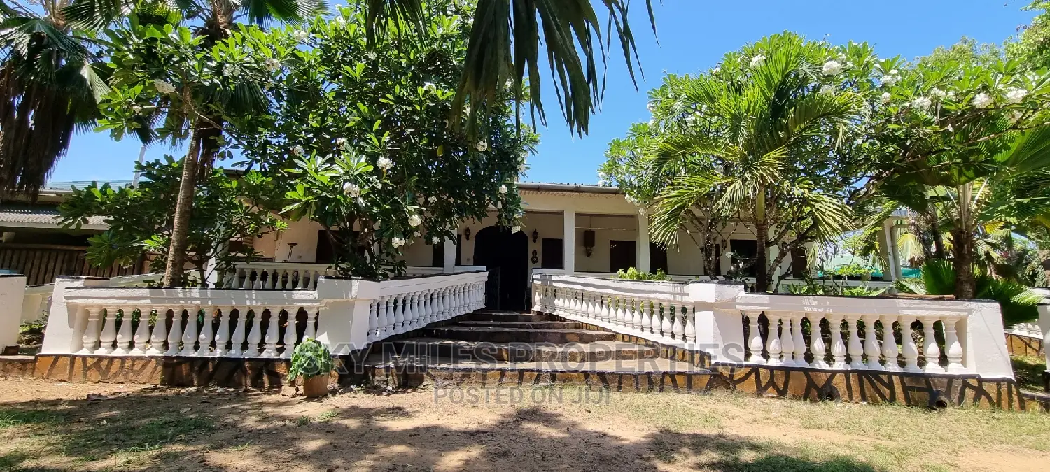 Mtwapa's Jumba Ruins: 3-Bedroom Furnished House - Ready for New Owner in Mtwapa