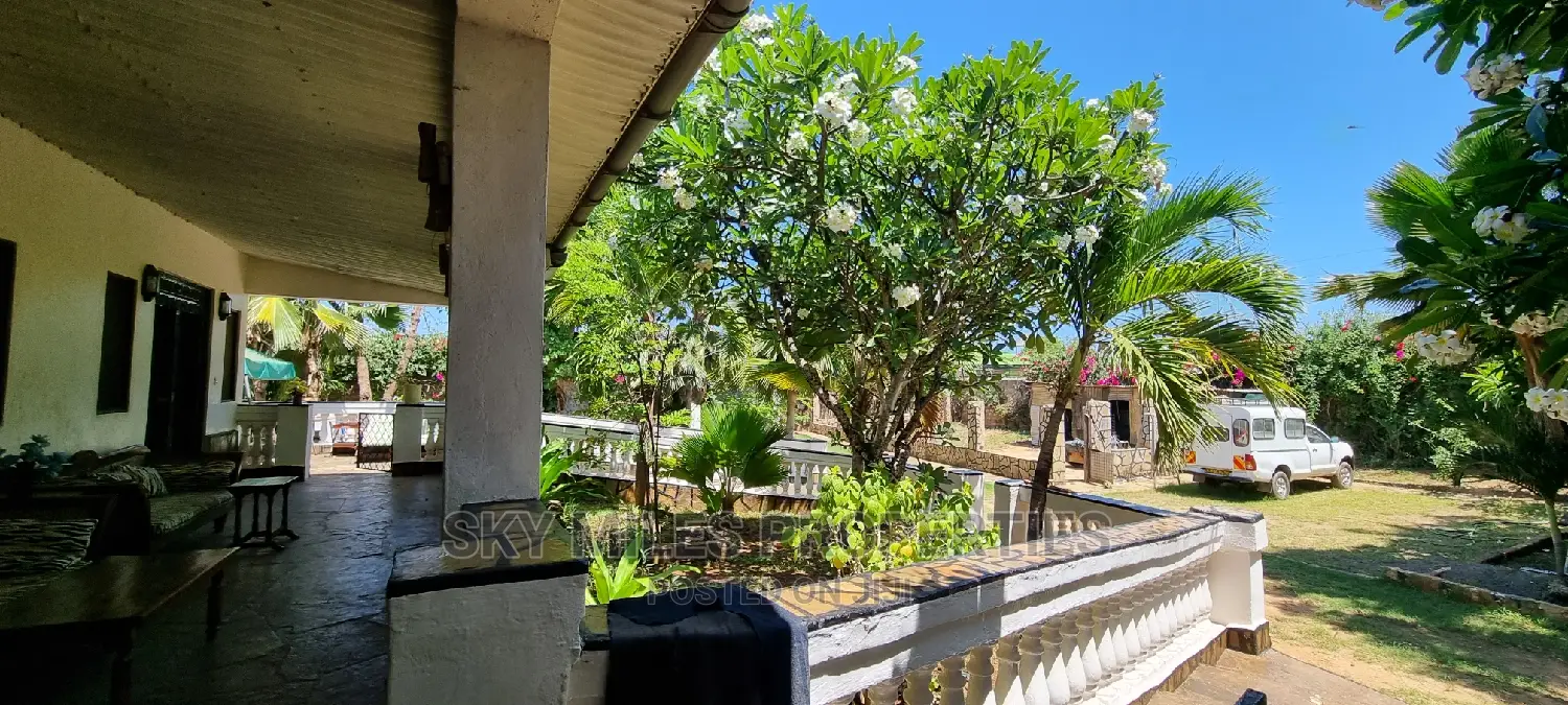 Mtwapa's Jumba Ruins: 3-Bedroom Furnished House - Ready for New Owner in Mtwapa