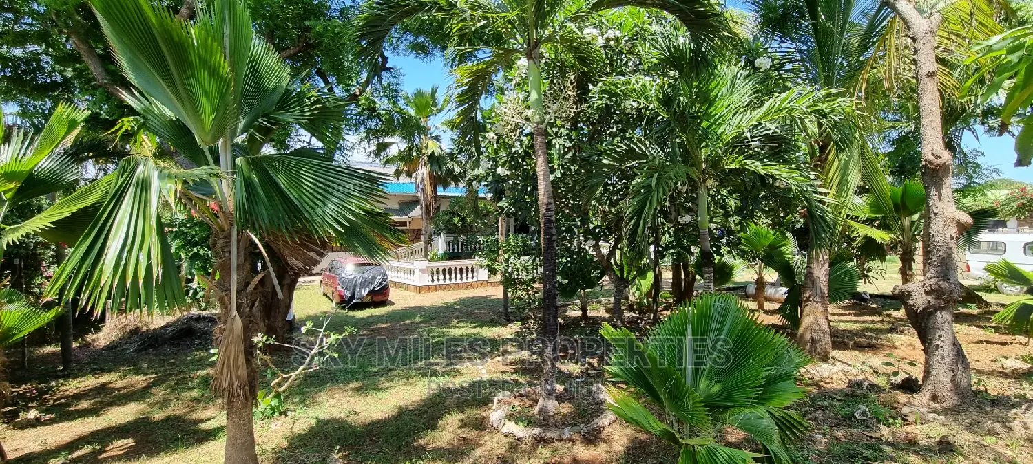 Mtwapa's Jumba Ruins: 3-Bedroom Furnished House - Ready for New Owner in Mtwapa