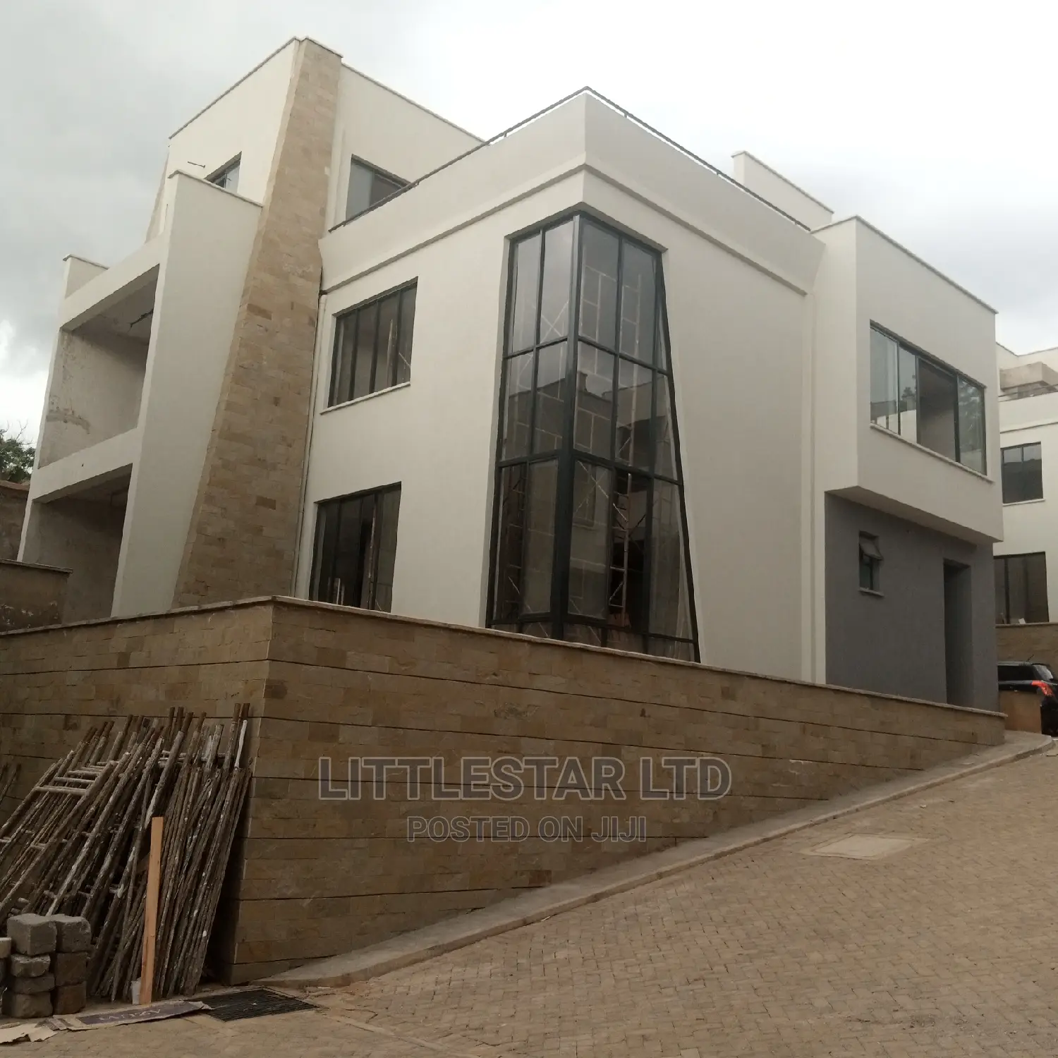10bdrm Villa in Muthangari for Sale in Muthangari