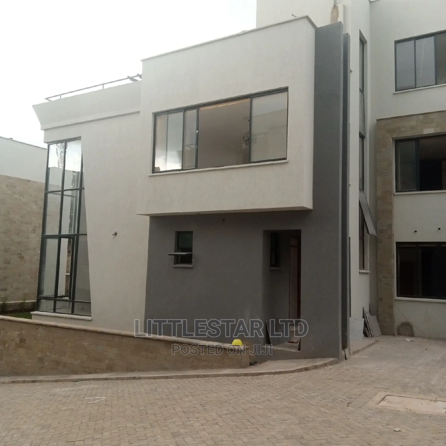 10bdrm Villa in Muthangari for Sale in Muthangari