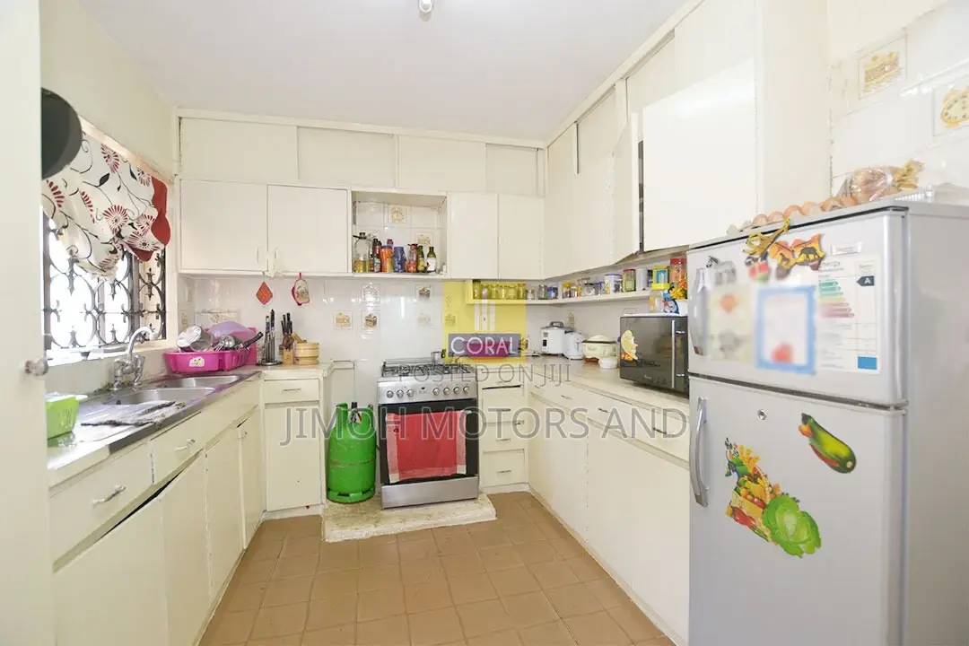 Spacious 9-bed Maisonette in Parklands/Highridge Available Now in Parklands/Highridge