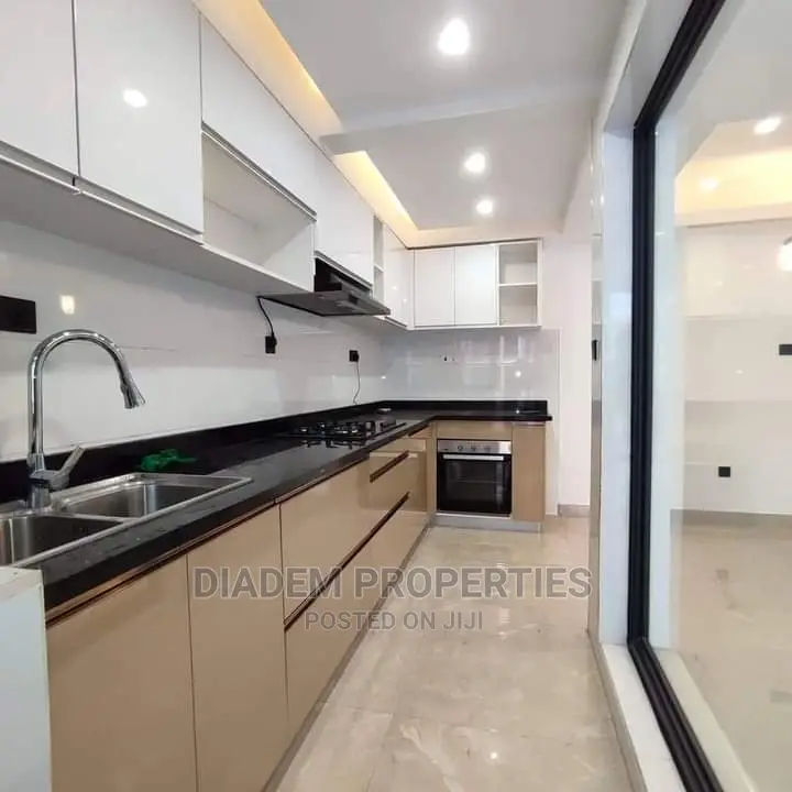 3-Bedroom Apartment to Rent in Valley Arcade's Prime Location in Valley Arcade