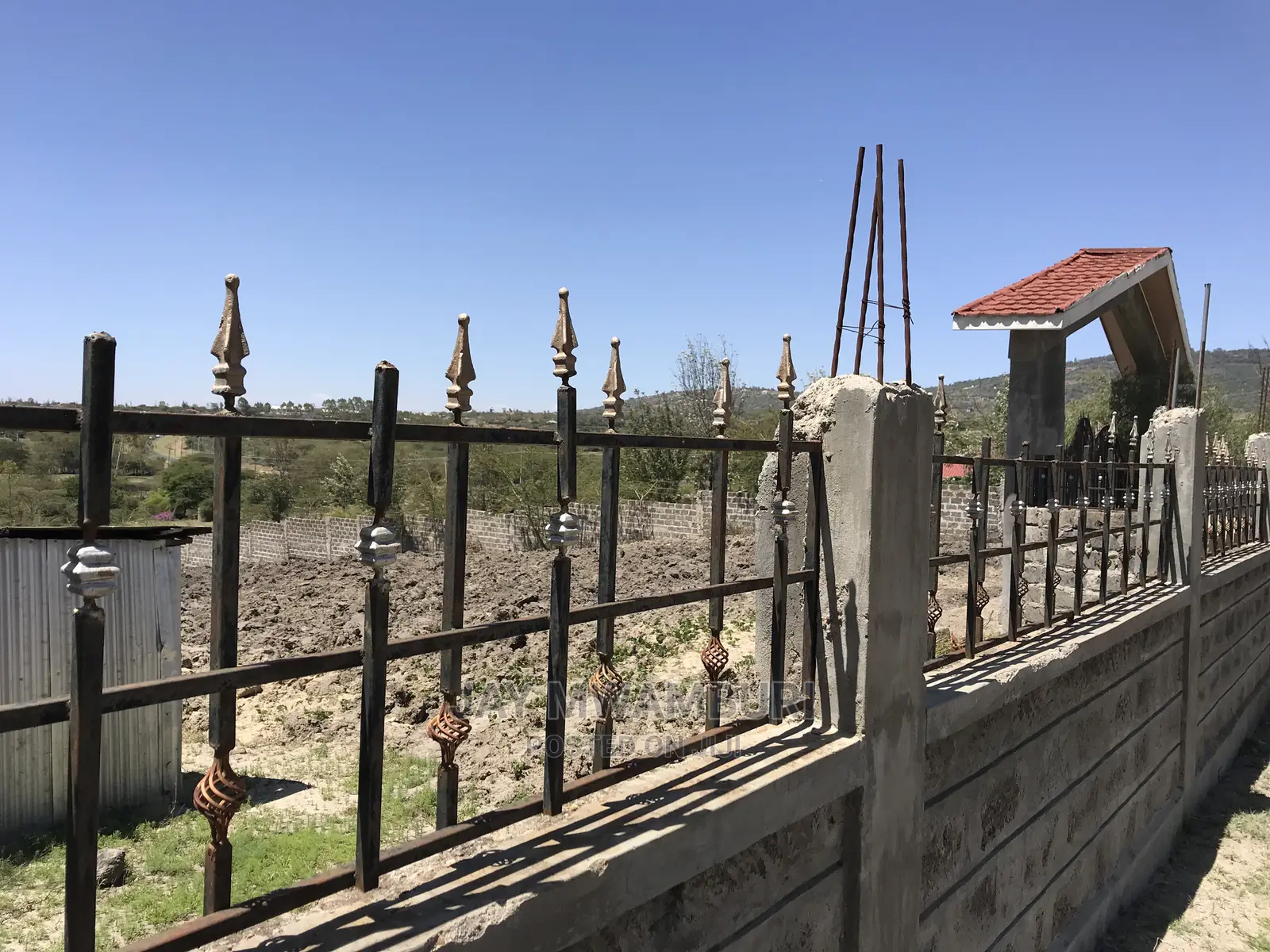 Two Acress Perimetre Walled Kathome Machakos in Junction