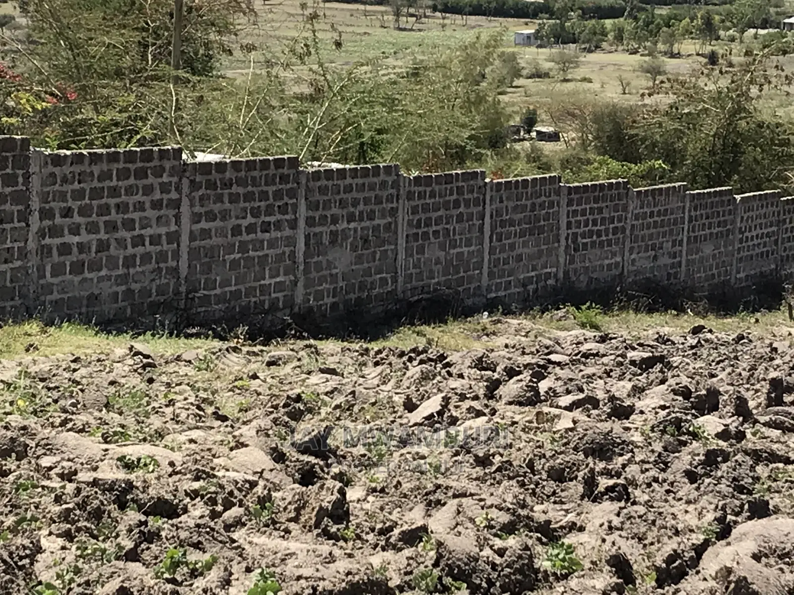 Two Acress Perimetre Walled Kathome Machakos in Junction