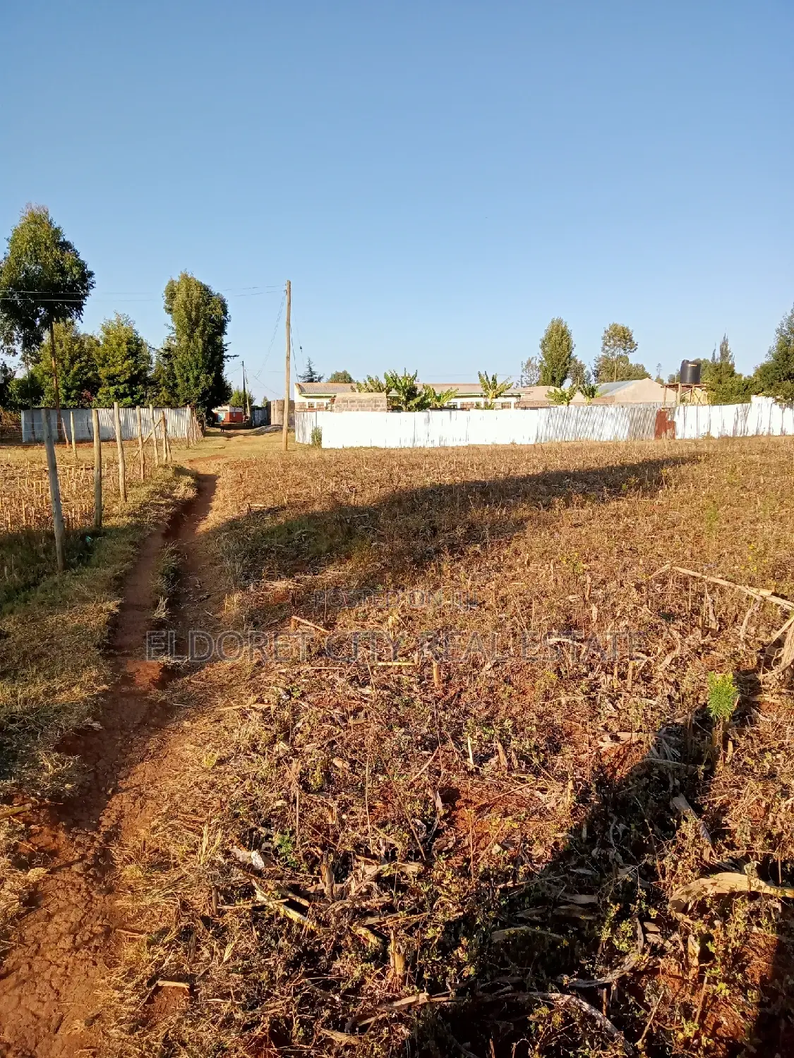 Don't miss out on this fantastic 1/4 plot opportunity in Sinai Kimumu. Ideal for a family home or investment in Eldoret CBD