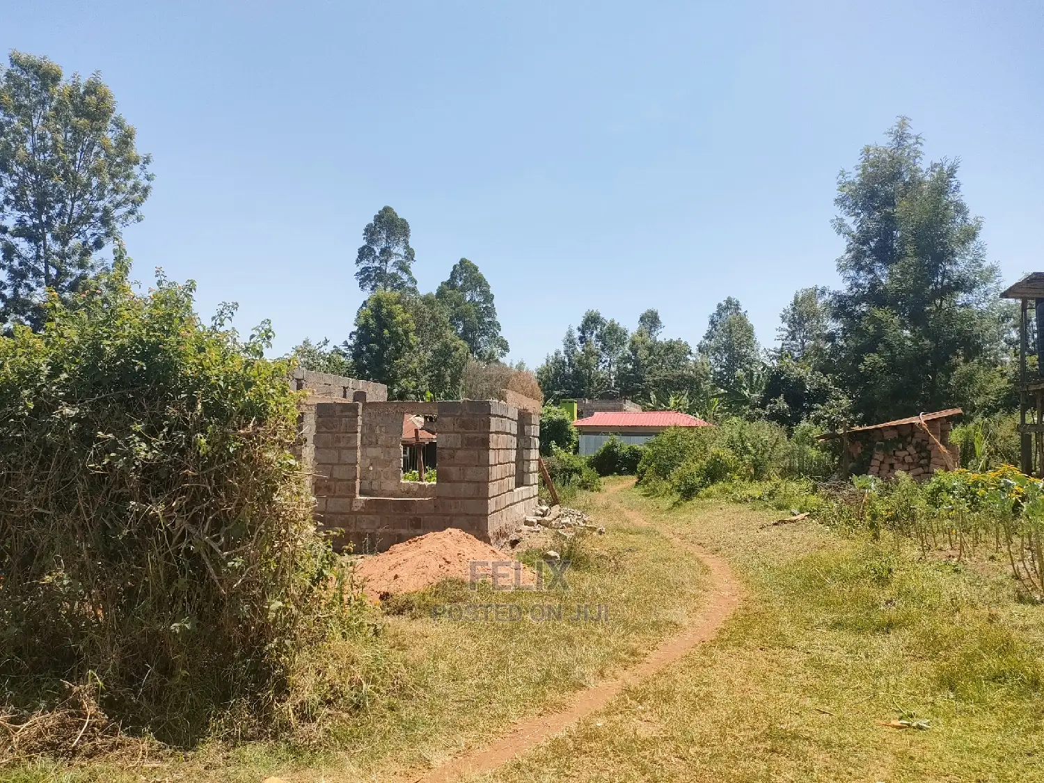 Karatina / Mwanda 50/100 in Karatina Town