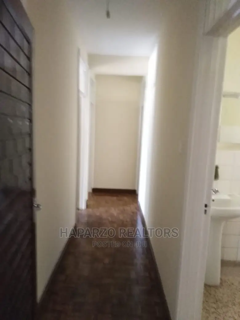 To Let: 3bedroom Commercial Apartment in Raphta Road Area