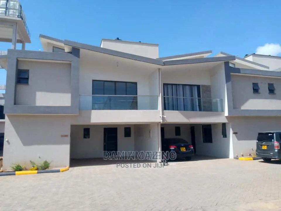 Spacious 4-Bedroom Townhouse in Gateway Mall Area for Sale in Gateway Mall Area