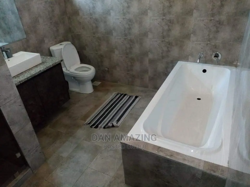 Spacious 4-Bedroom Townhouse in Gateway Mall Area for Sale in Gateway Mall Area