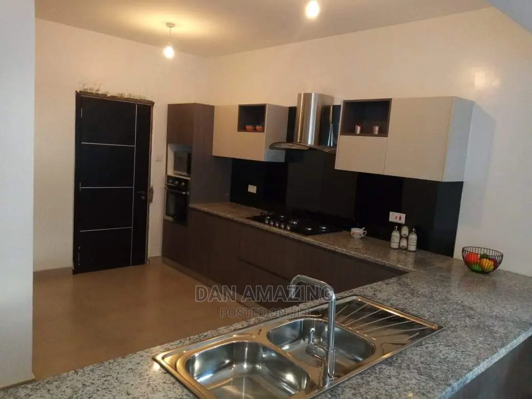 Spacious 4-Bedroom Townhouse in Gateway Mall Area for Sale in Gateway Mall Area