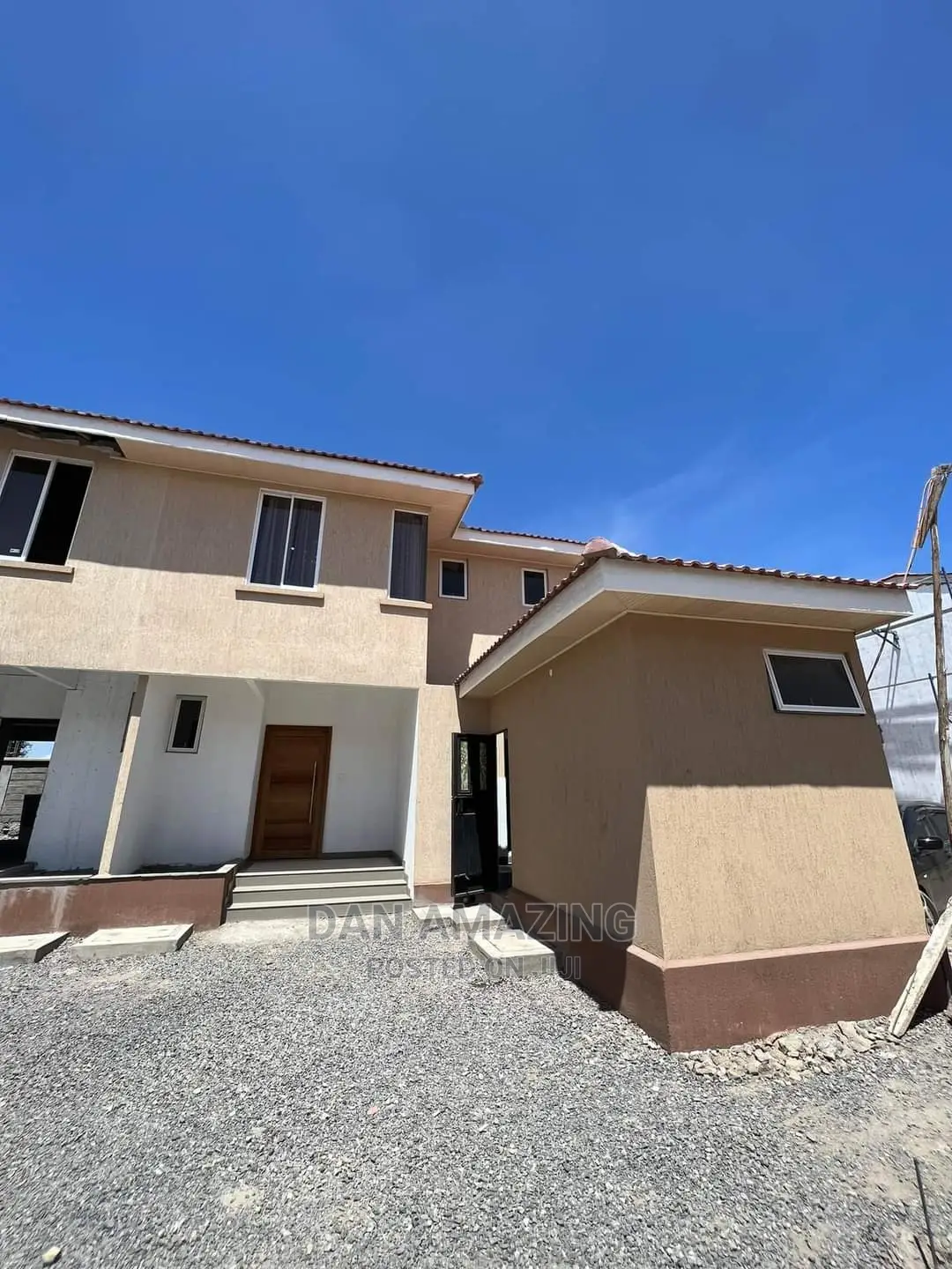 Spacious 4-bedroom Townhouse/Terrace in Gataka for Sale in Gataka