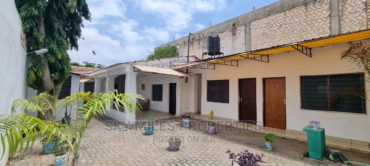 Large 8-bedroom Villa in Gasaro, Mtwapa - Sale Announcement in Mtwapa