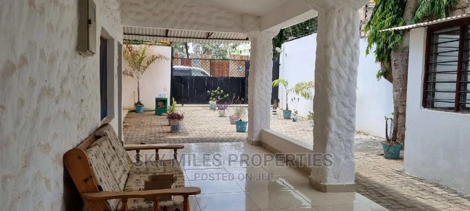 Large 8-bedroom Villa in Gasaro, Mtwapa - Sale Announcement in Mtwapa