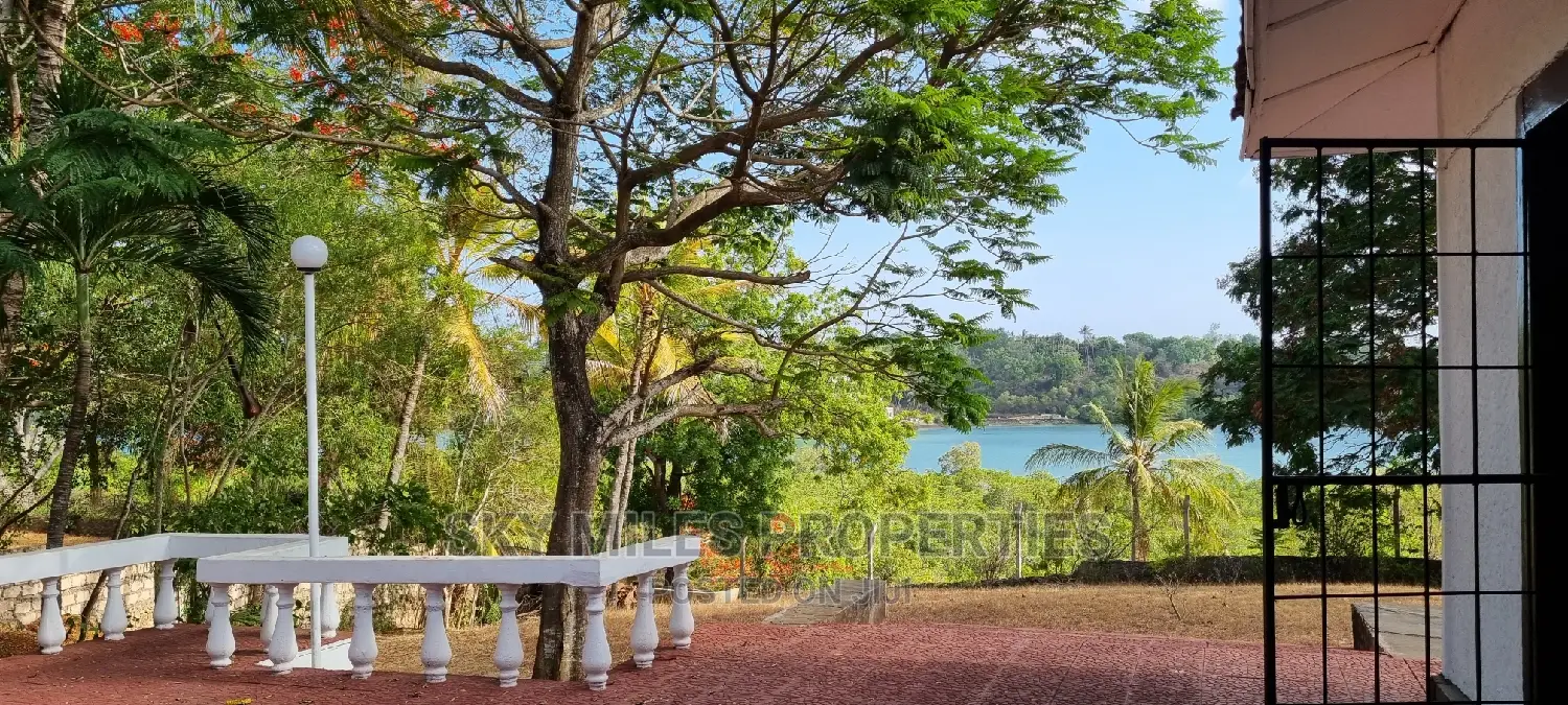 Spacious 4-Bedroom Villa in Mtwapa's Aloo Drive for Sale in Mtwapa