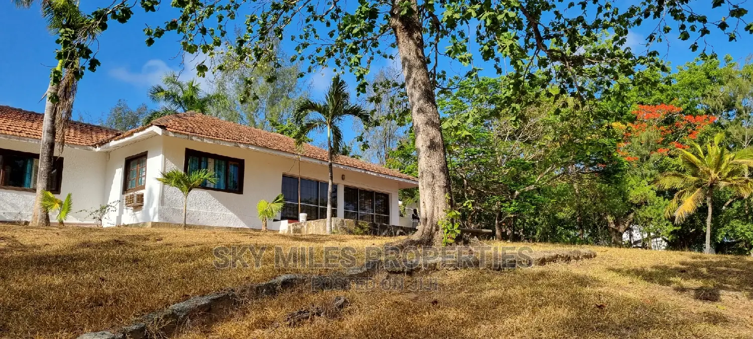 Spacious 4-Bedroom Villa in Mtwapa's Aloo Drive for Sale in Mtwapa