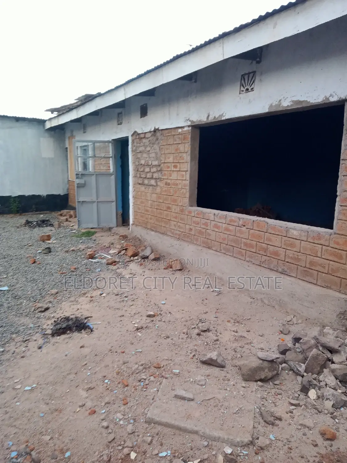 1/4 plot in Khetias with Tarmac frontage, perfect for investment in Eldoret CBD