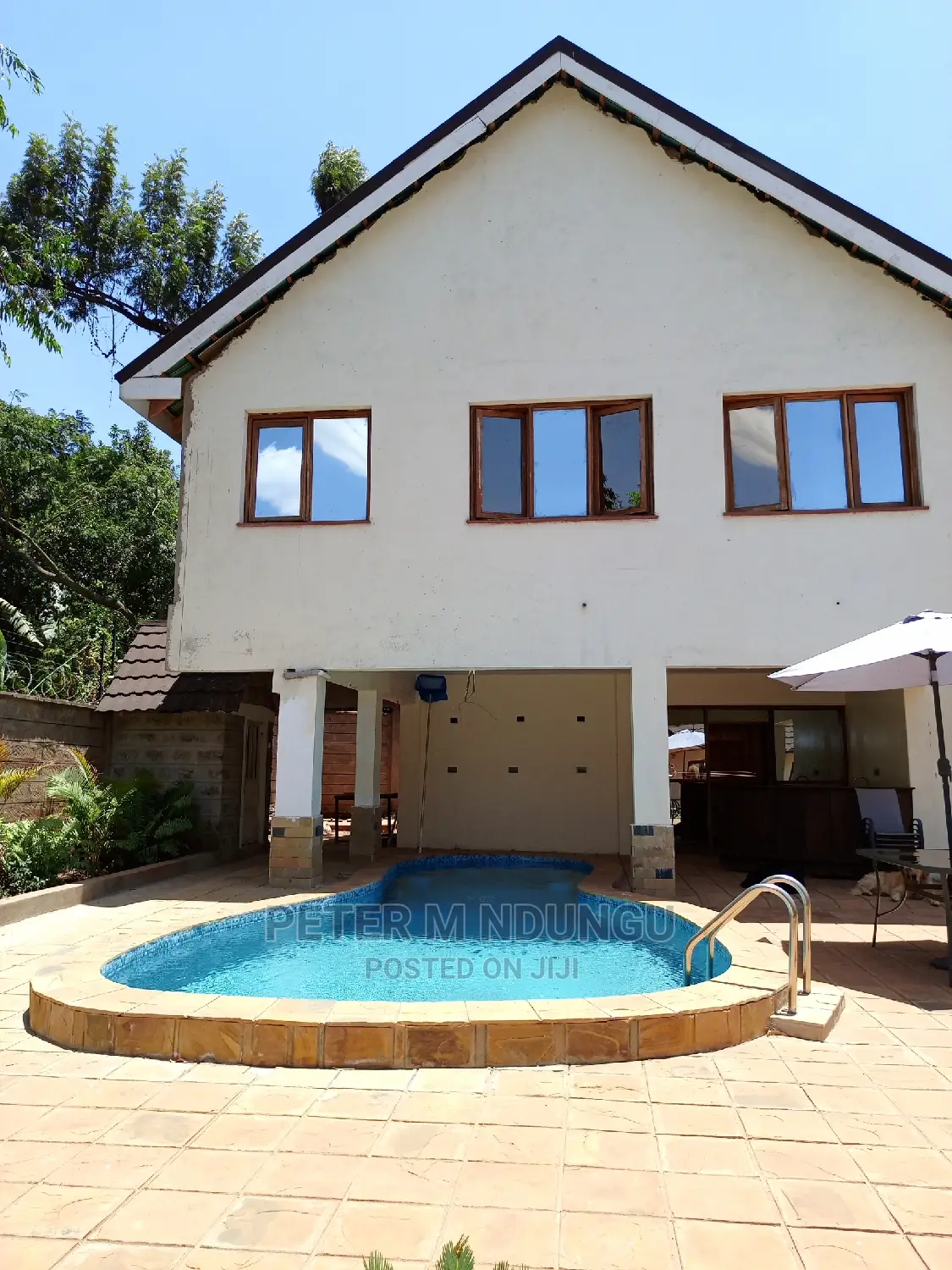 Ridgeways Maisonette with 8 Bedrooms: Ideal Family Home in Ridgeways