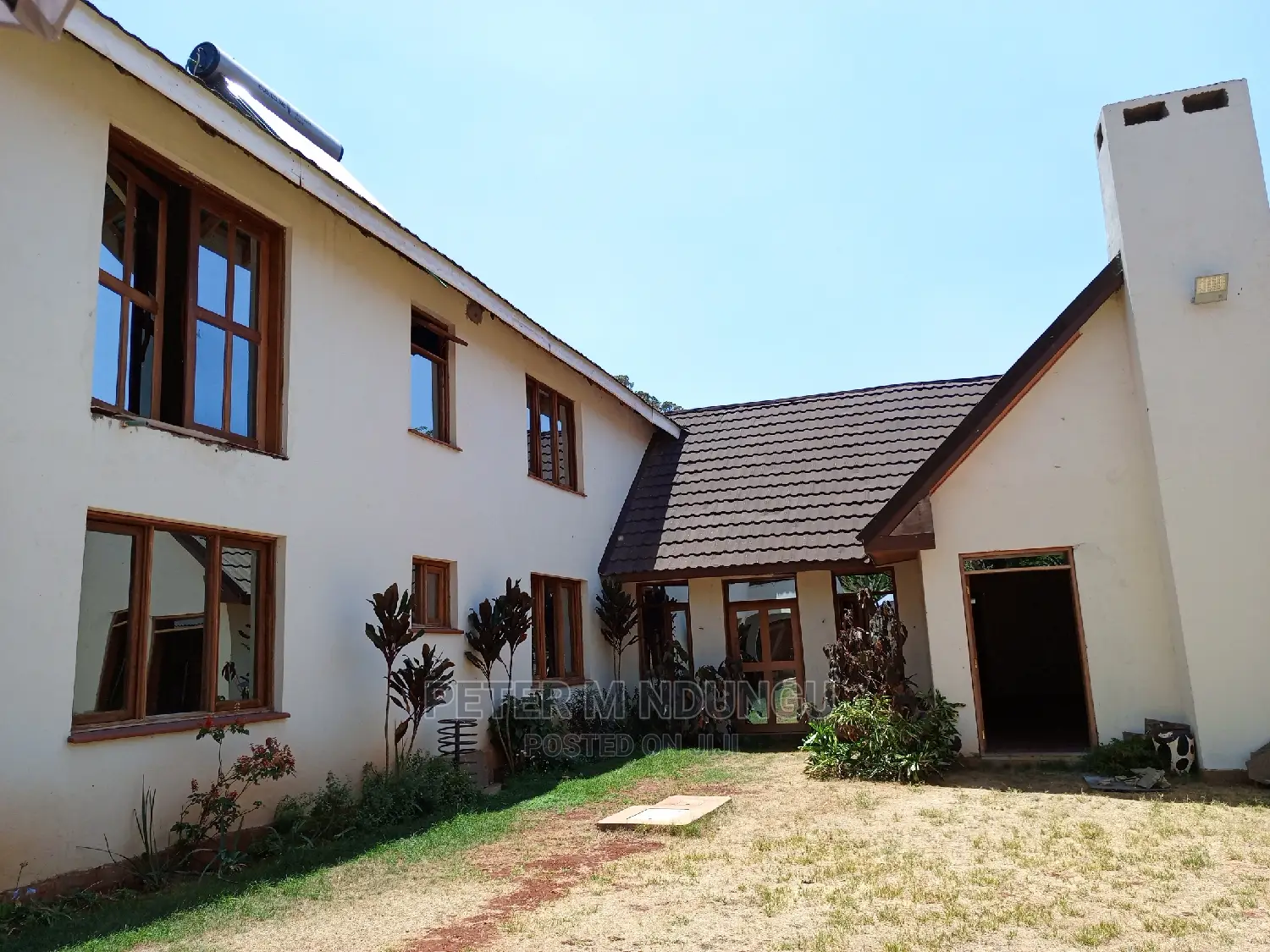Ridgeways Maisonette with 8 Bedrooms: Ideal Family Home in Ridgeways