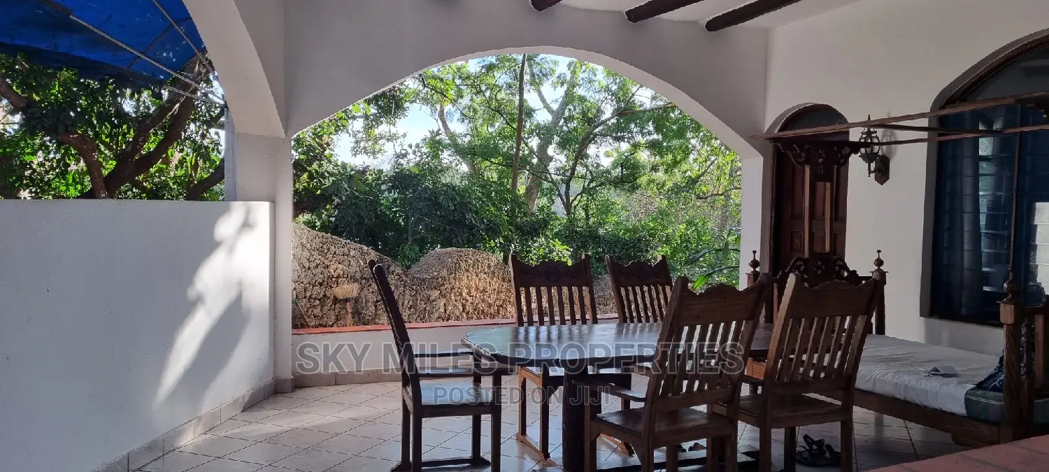 Beachfront Holiday Studio - Book Now for Your Stay in Mtwapa