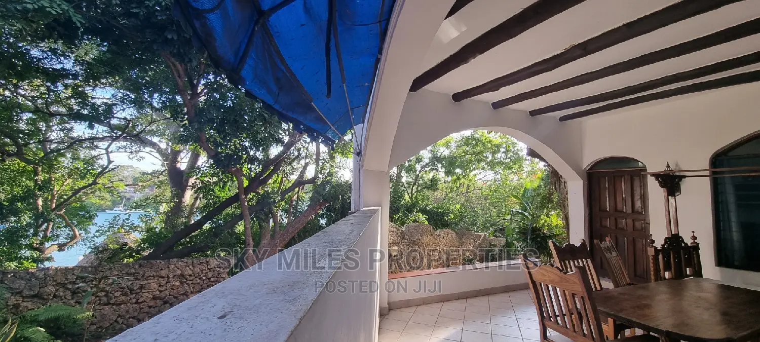 Beachfront Holiday Studio - Book Now for Your Stay in Mtwapa
