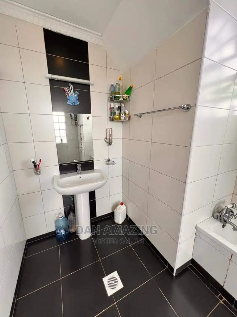 Kitengela 6-Bedroom Maisonette Available for Purchase in Kitengela