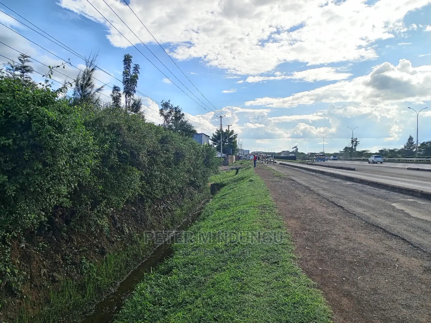 Thika Road Bordering One Acre Land Available for Sale in Kiambu / Kiambu 