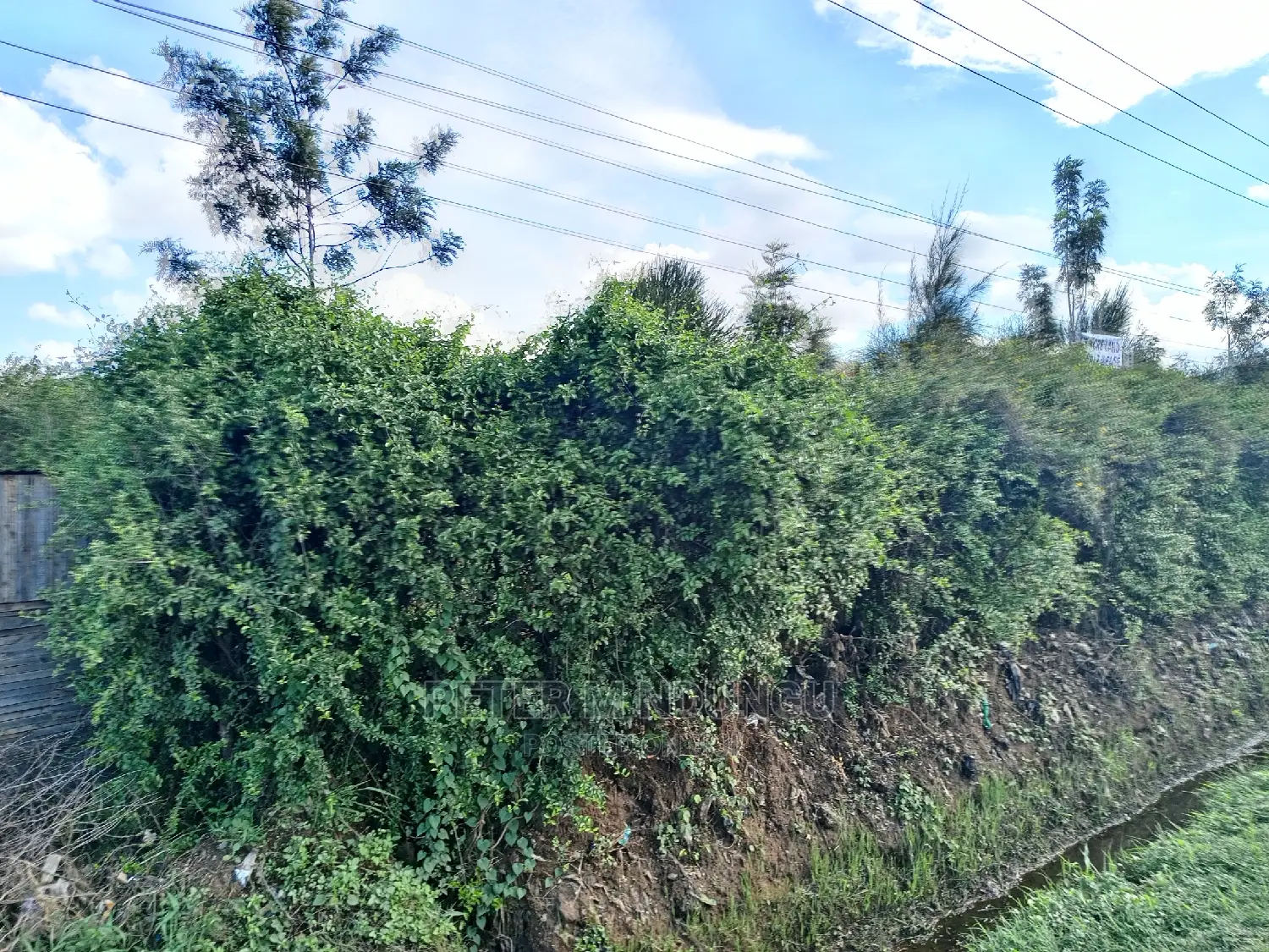 Thika Road Bordering One Acre Land Available for Sale in Kiambu / Kiambu 