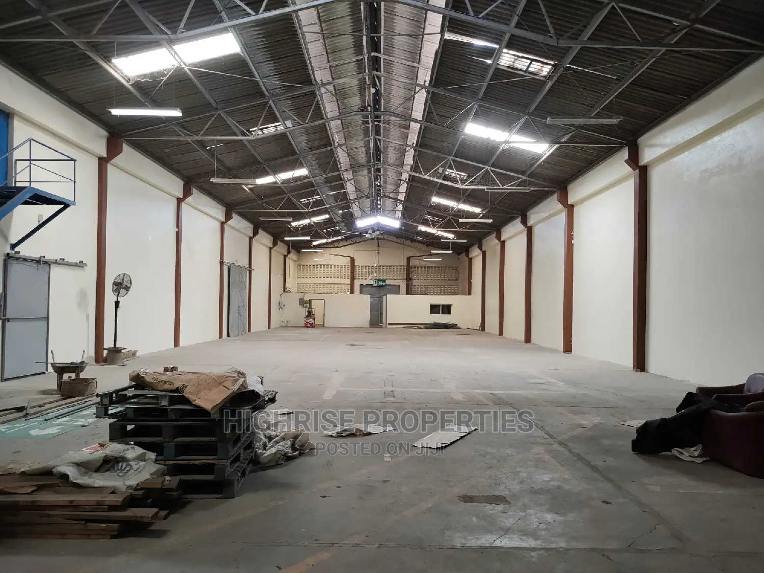 7600 Sq Ft Godown for Rent in Ganjoni Liwatoni. in Shimanzi