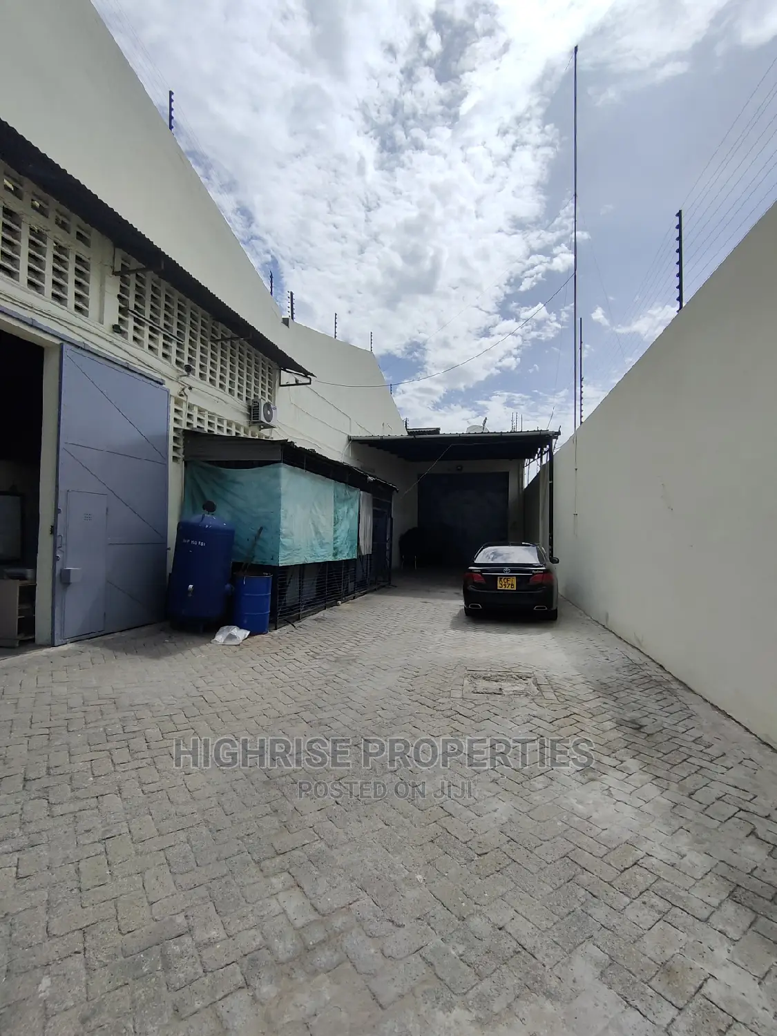 7600 Sq Ft Godown for Rent in Ganjoni Liwatoni. in Shimanzi